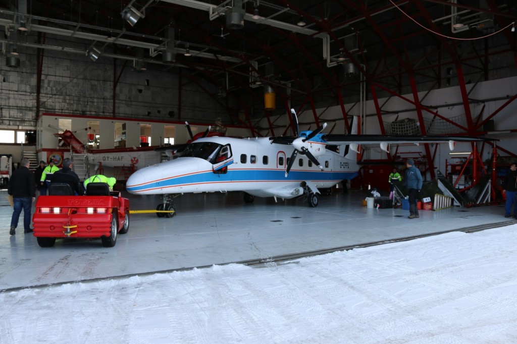 Do-228_hangar_Kangerlussuaq